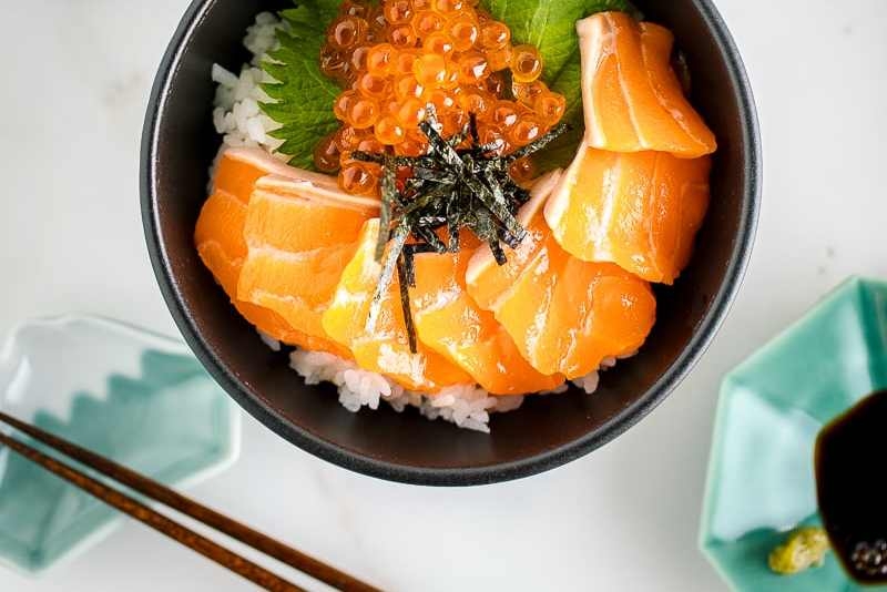 Lưu ý gì khi ăn sashimi cá hồi (ảnh 1)