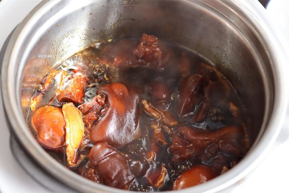 Chân giò hầm thuốc bắc 4