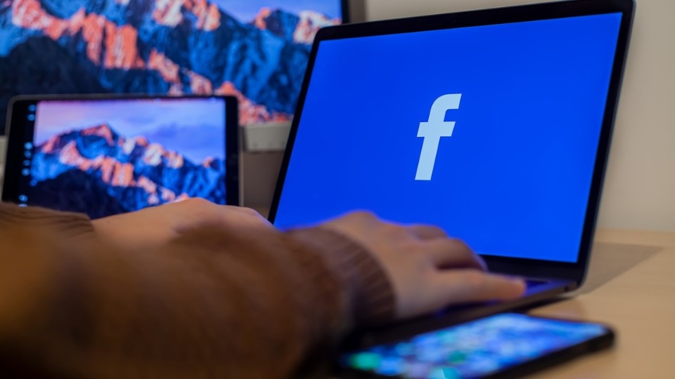 Tài khoản Facebook hacked vì nguyên nhân Log out