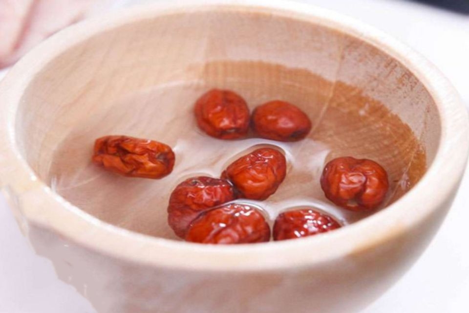 Sơ chế táo đỏ