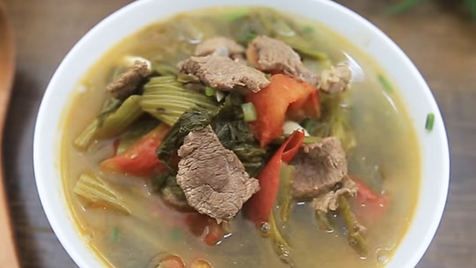 Hoàn thành món canh dưa bò