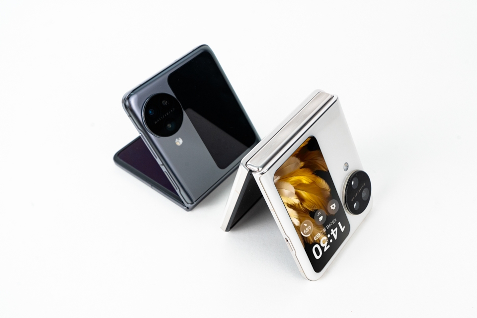 Trên tay OPPO Find N3 Flip (ảnh 3)