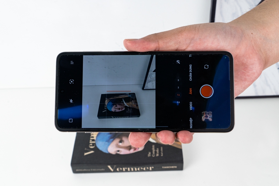 Trên tay OPPO Find N3 Flip (ảnh 12)