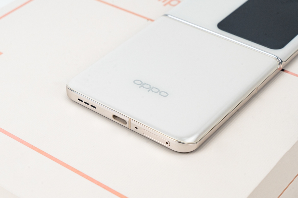 Trên tay OPPO Find N3 Flip (ảnh 7)