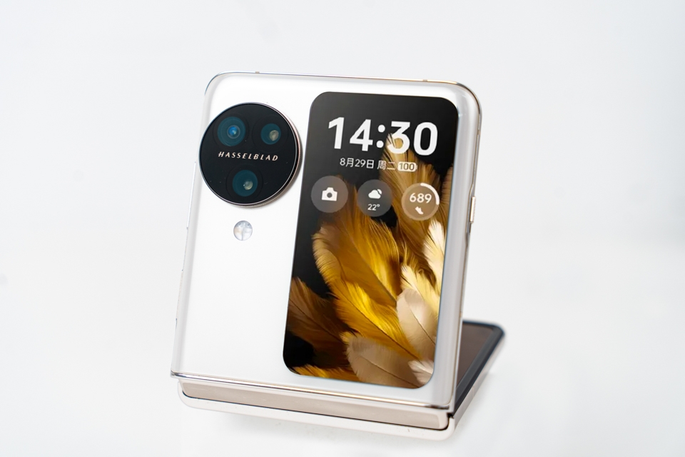 Trên tay OPPO Find N3 Flip (ảnh 4)