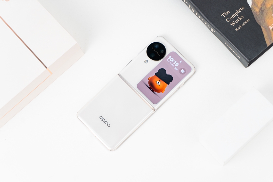 Trên tay OPPO Find N3 Flip (ảnh 11)