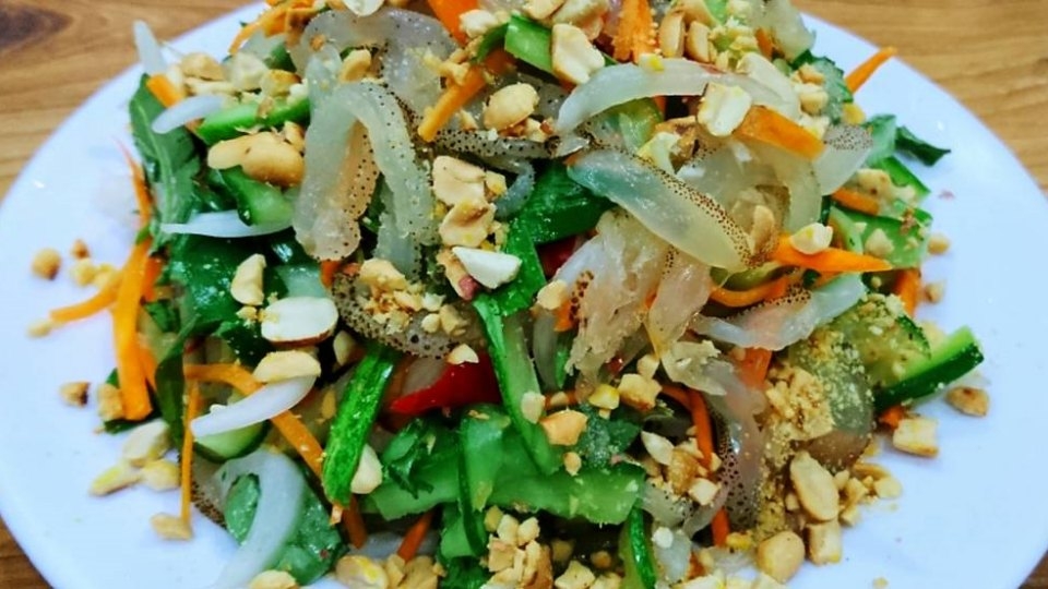 Nộm sứa dưa chuột có cảm giác tươi mát khi ăn