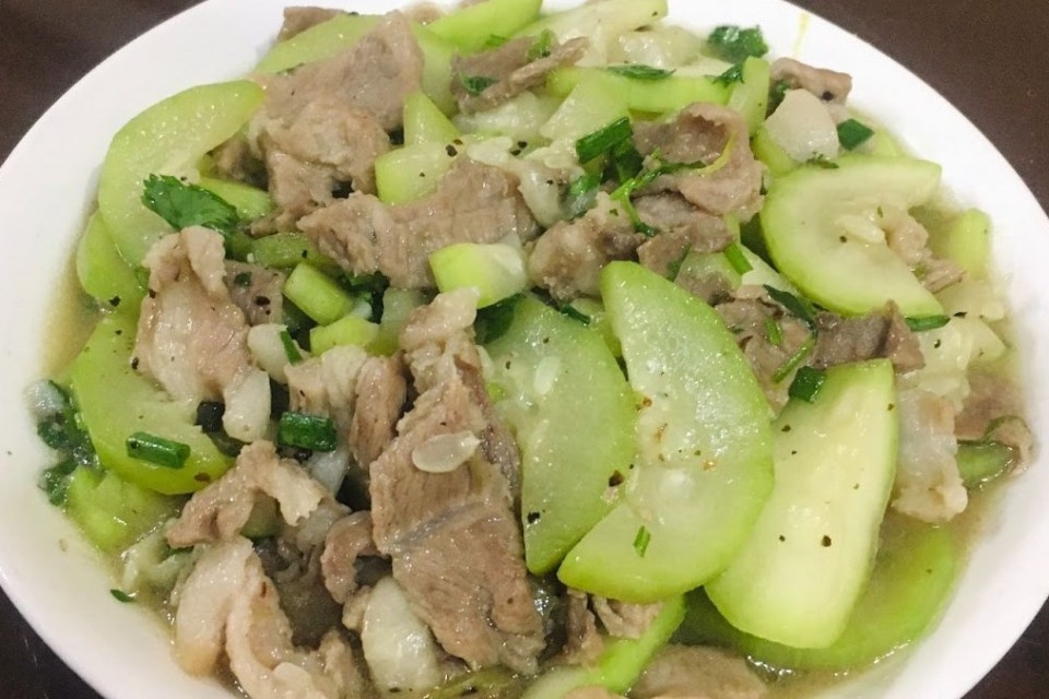 Bầu xào thịt heo ngọt thơm