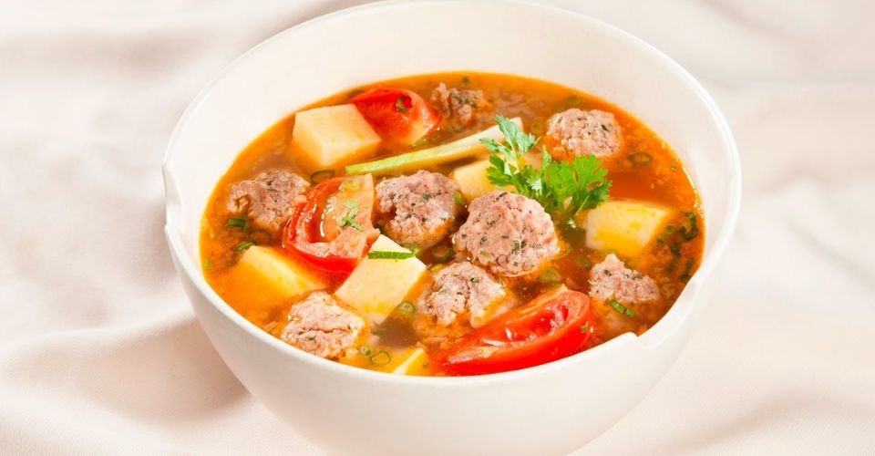 Canh khoai tây cà chua thịt bò