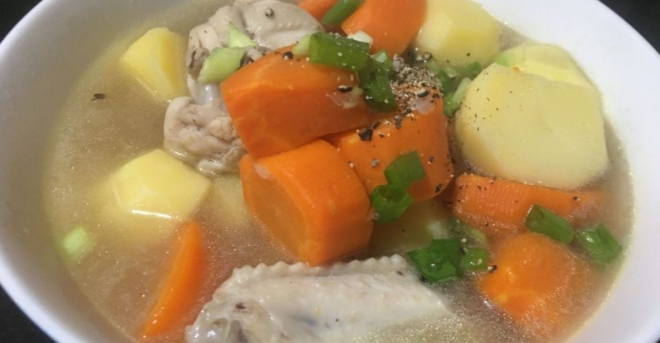 Canh khoai tây rau củ thịt gà