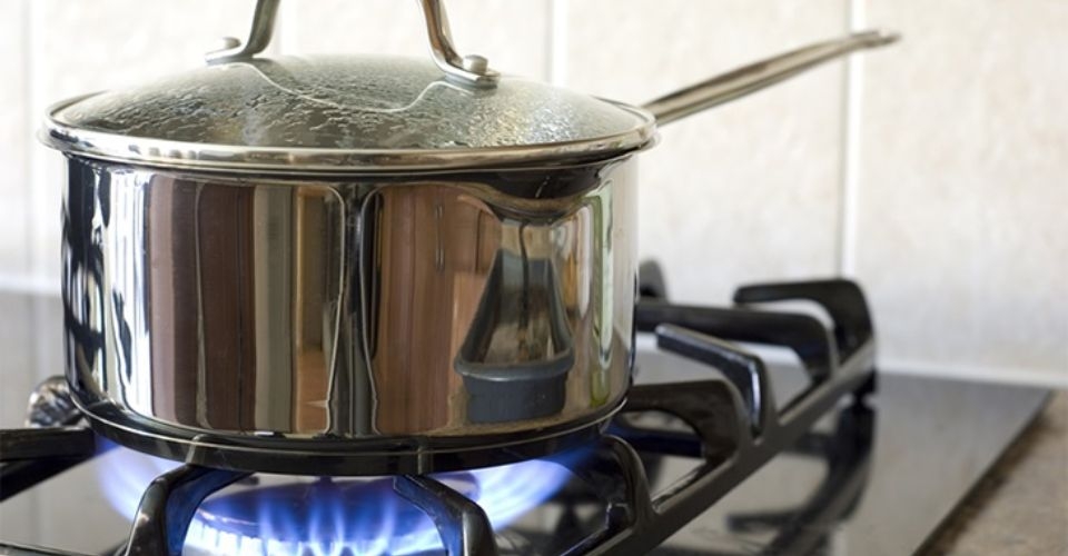 Nấu canh khoai tây rau củ thịt gà