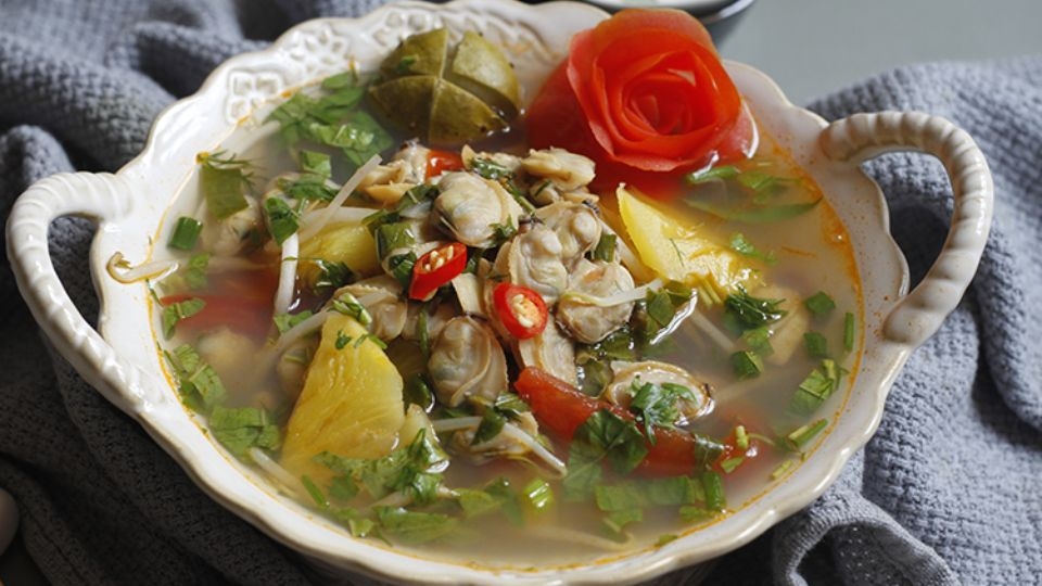 canh nghêu nấu dứa