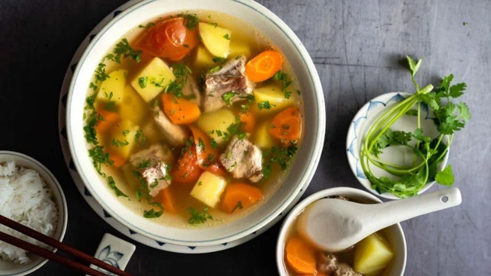 canh xương khoai tây