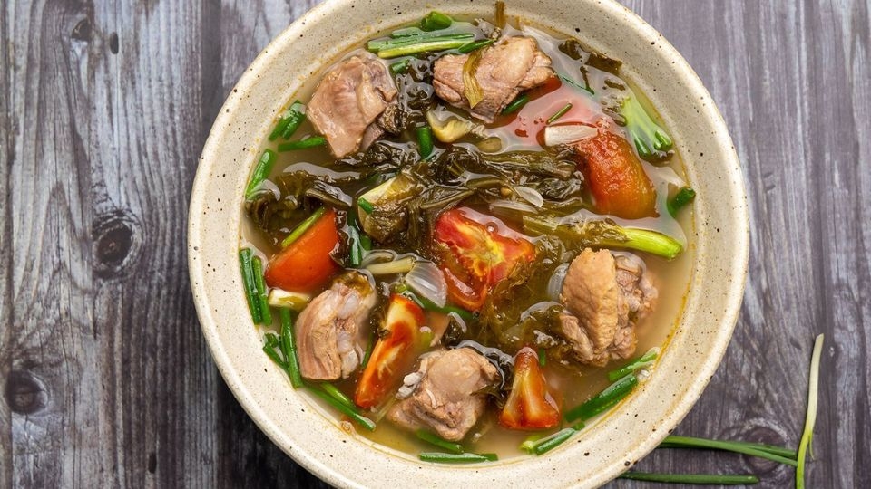 canh dưa chua sườn heo