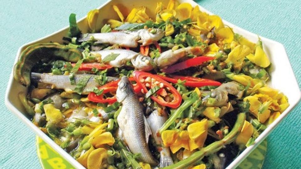 Bông diên điển có màu vàng tươi làm bát canh thật hấp dẫn