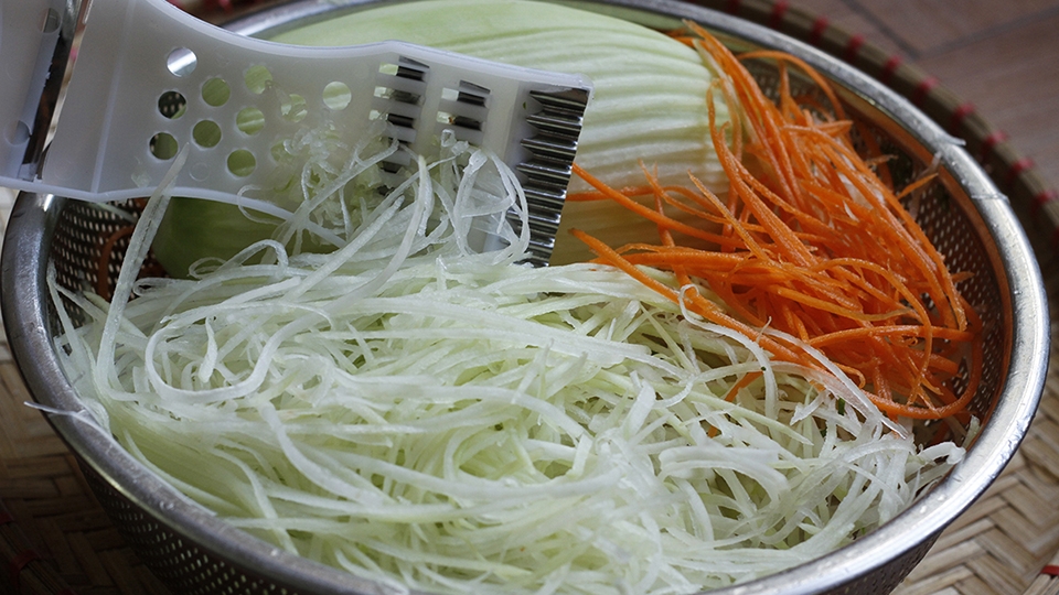 bào sợi đu đủ và cà rốt