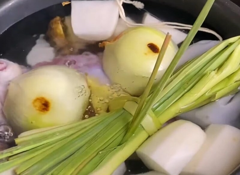 Nêm gia vị và tiến hành hầm chín
