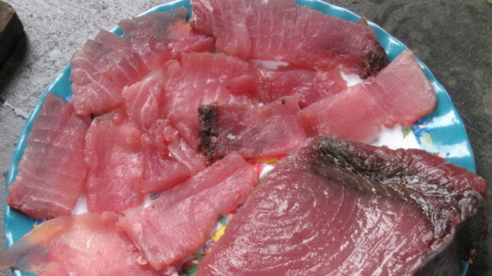 Gỏi cá da bò tuy ngon nhưng bạn cũng nên hạn chế ăn để tránh các mối nguy về an toàn thực phẩm