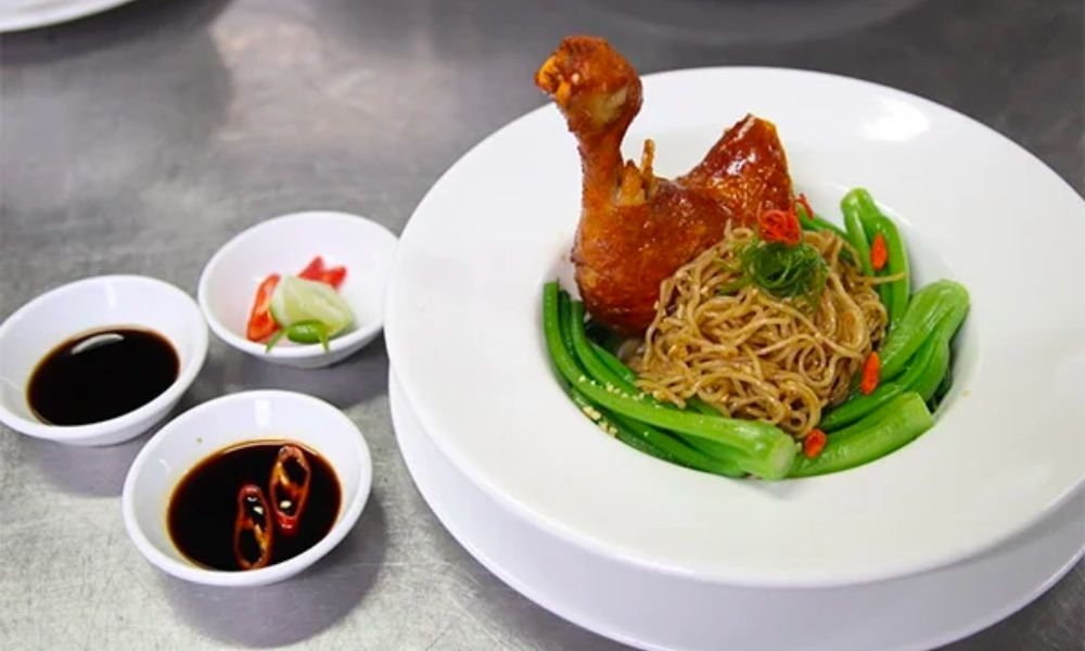 Mì gà quay da giòn mới lạ