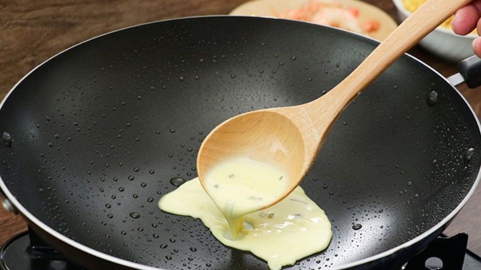 cách pha bột bánh xèo 4