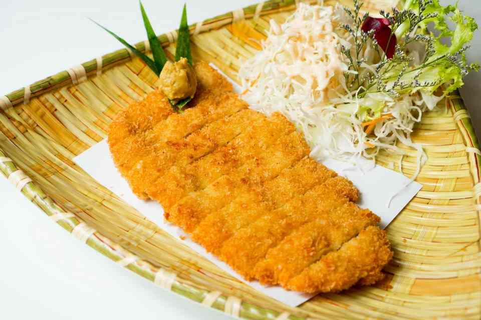 Thưởng thức món ăn ngon lành