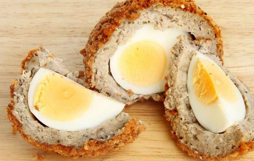 Thưởng thức món ăn ngon hấp dẫn