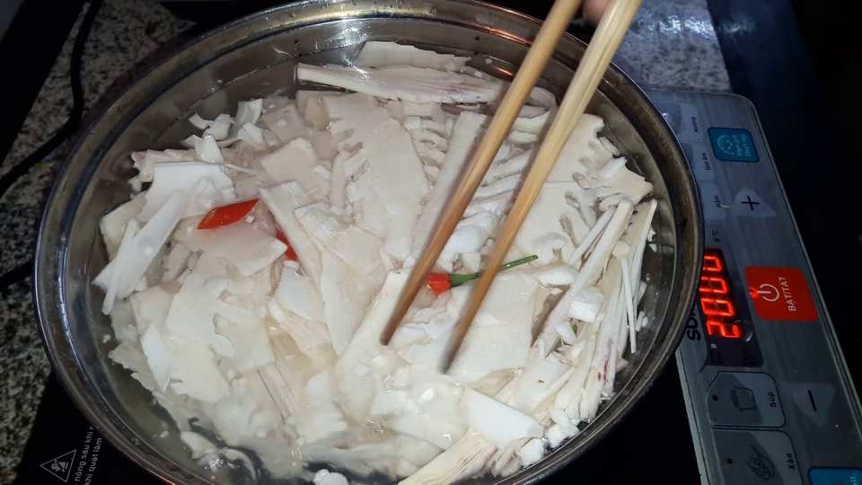 Hấp chín phần măng tươi 