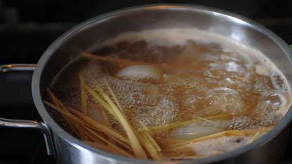 Chuẩn bị nước dùng đậm đà 