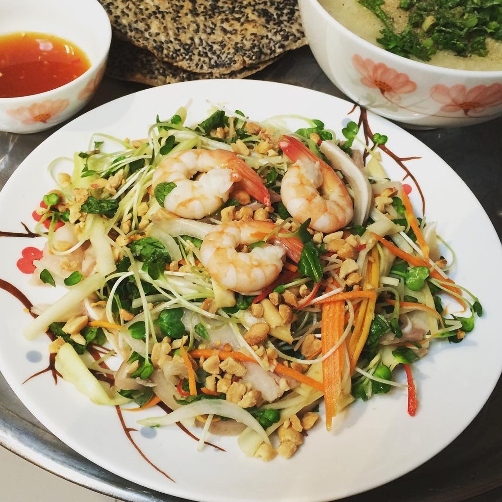 Gỏi bồn bồn tôm thịt