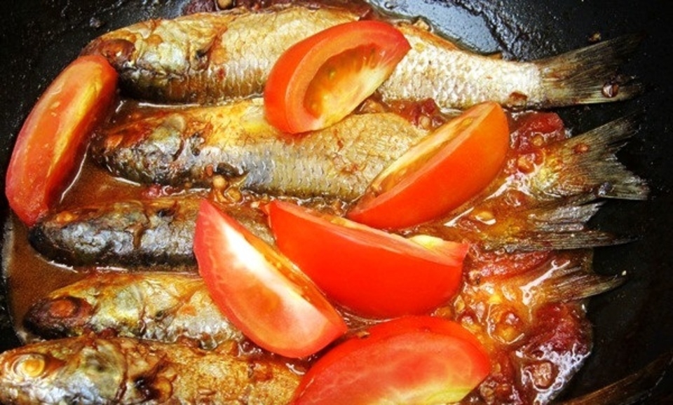 Cá đối kho cà chua thơm ngon bùng vị
