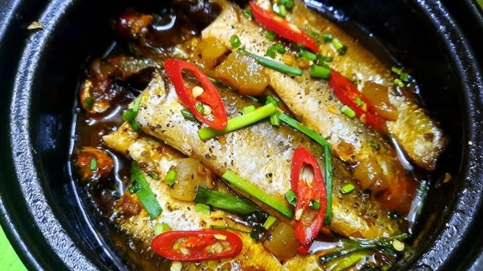 Món cá đối khi nghệ có màu vàng ươm đẹp mắt
