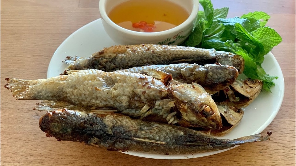 Cá đối chiên giòn thơm ngon, đậm vị