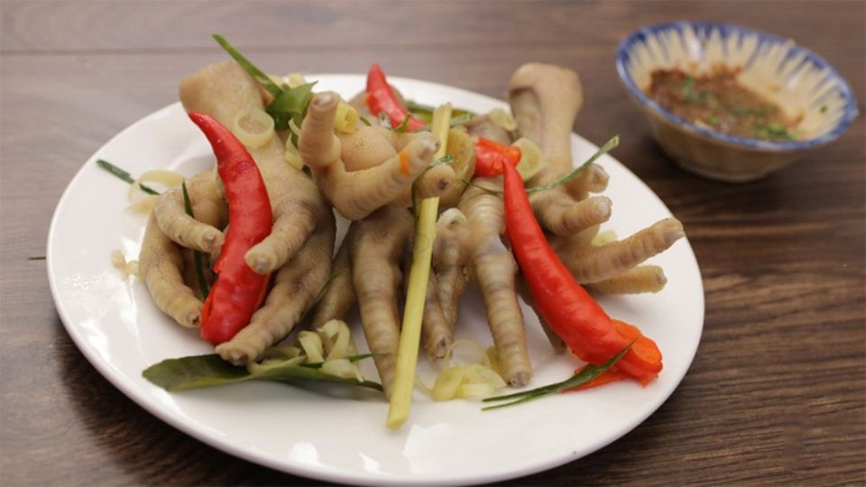 Chân gà hấp bia