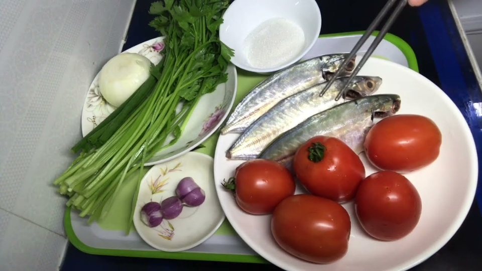 Canh cá bạc má nấu ngót