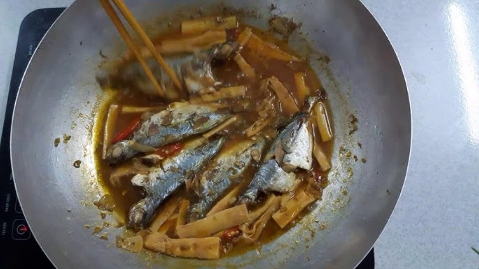 Món cá bạc má kho lạt ăn cực kì cuốn cơm