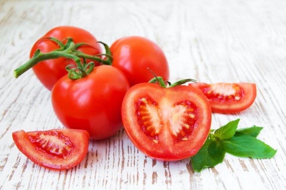 Trung bình 100g cà chua cung cấp 18 calo