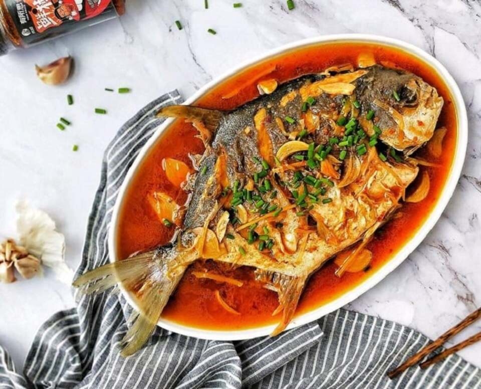 Cá chim om chua ngọt là món ăn được nhiều người ưa thích