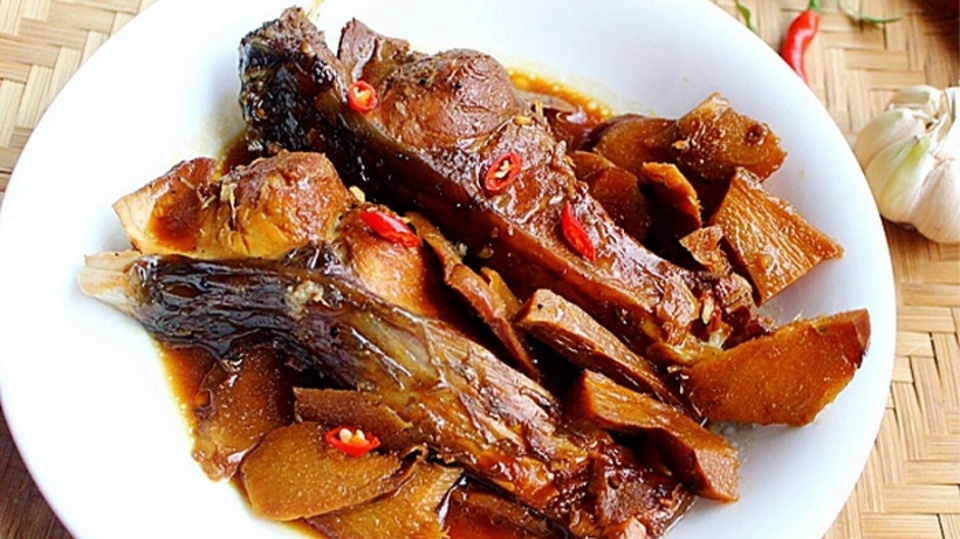 Món cá chim kho riềng mang hương vị đặc trưng