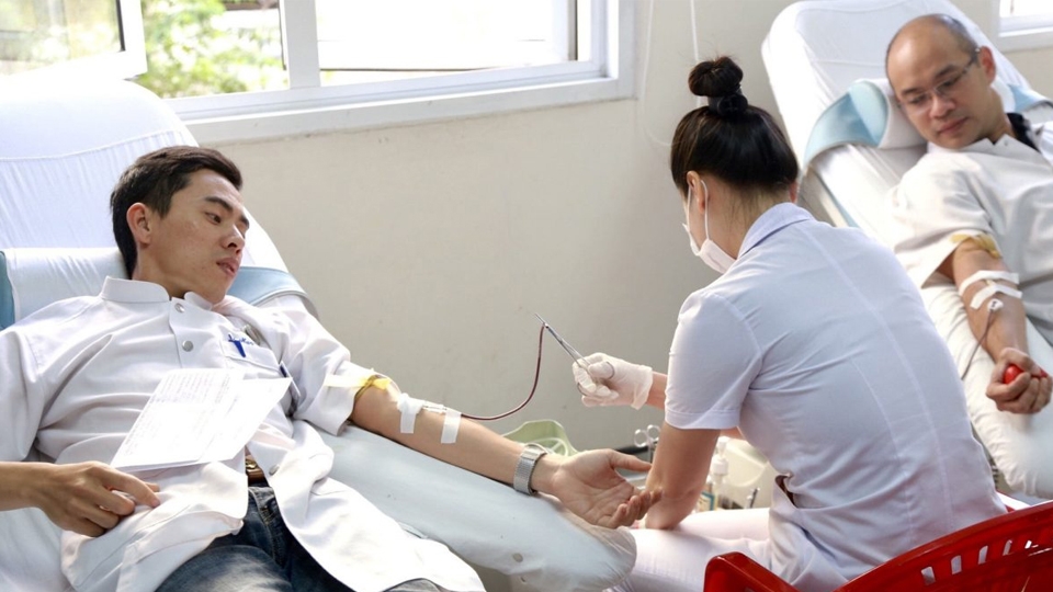 Tham gia hiến máu tình nguyện