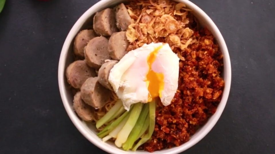 Mì trộn bò viên đậm đà hương vị