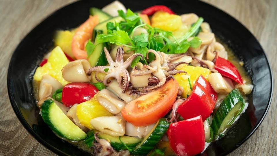 Mực xào chua ngọt đơn giản, dễ làm nhưng hương vị hấp dẫn