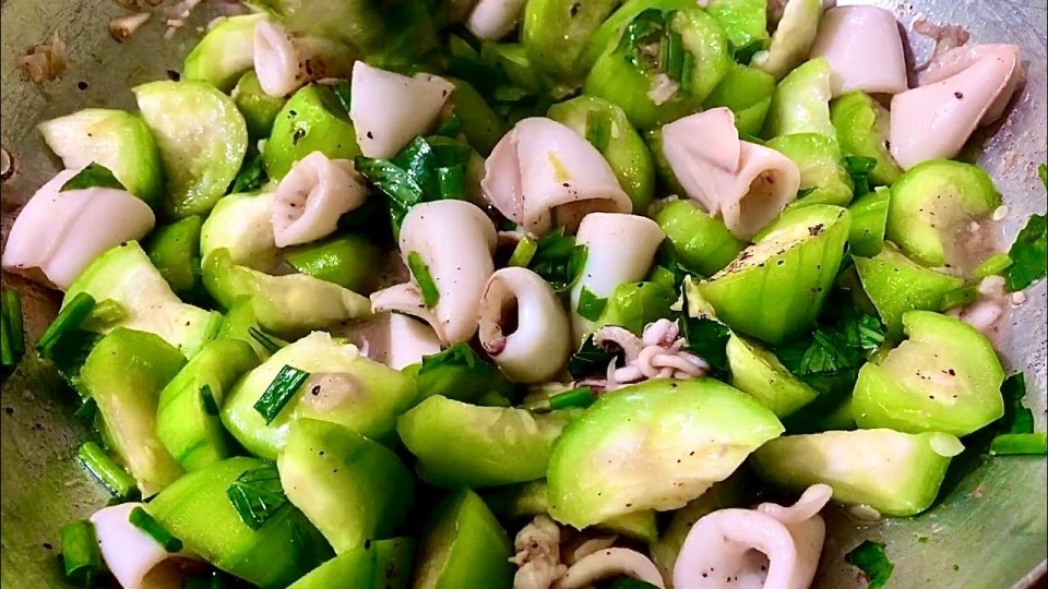 Mực xào mướp đơn giản nhưng thơm ngon và bổ dưỡng