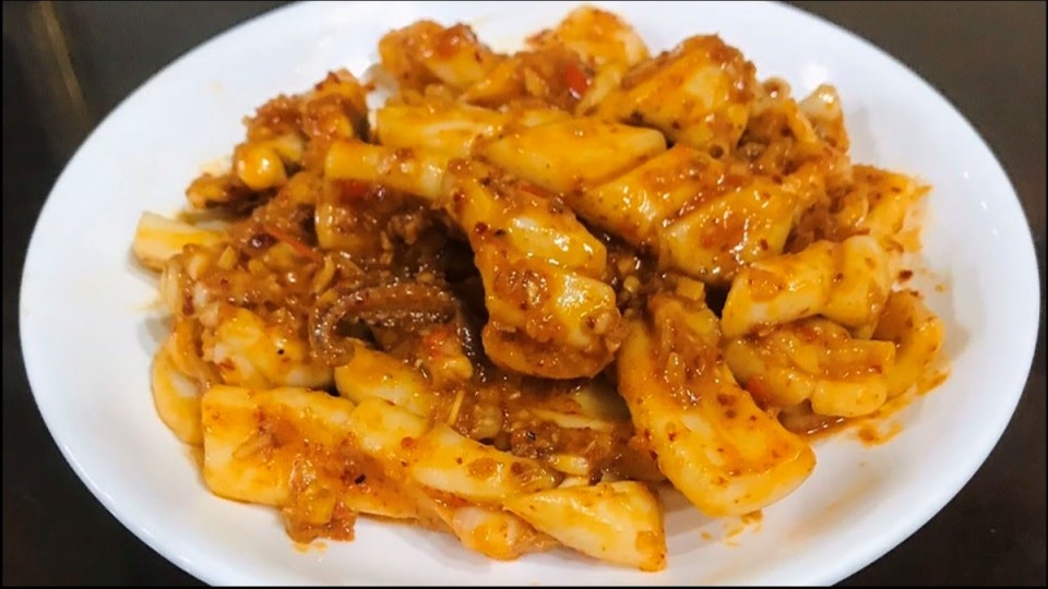 Mực xào cà ri sả ớt có hương vị bùng nổ