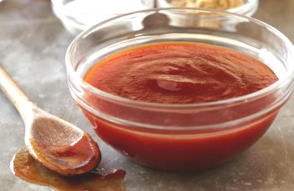 Pha nước sốt làm món thịt băm rang sả tỏi và nấm đùi gà