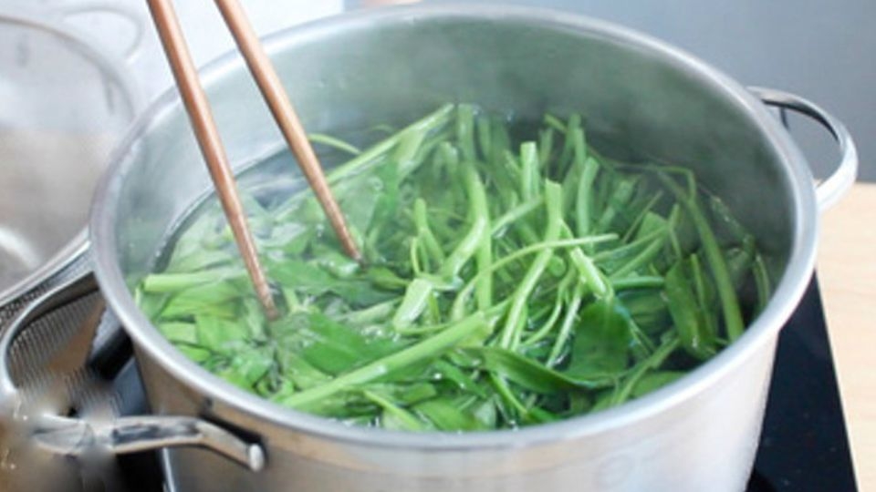 luộc rau muống
