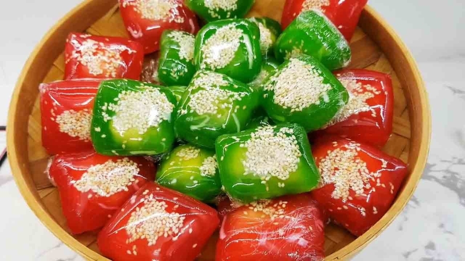 Quá trình chế biến ra loại bánh này cũng đặc biệt công phu ngay từ những khâu chọn nguyên liệu cho đến thành phẩm cuối cùng