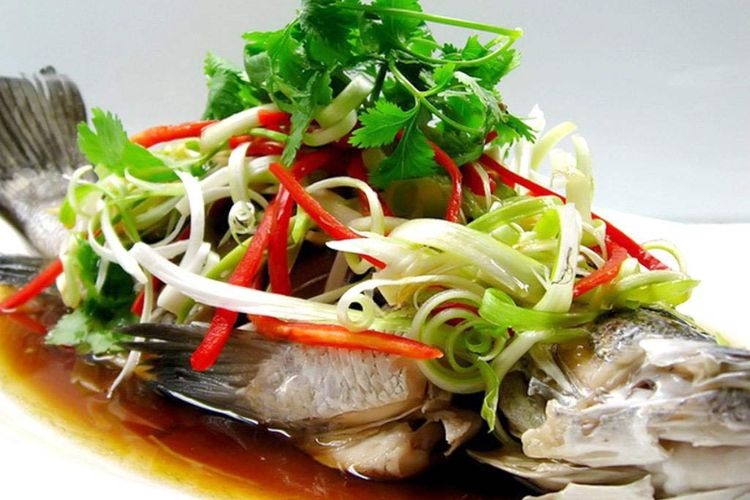 Cá rô phi hấp xì dầu có mùi thơm đặc trưng, giữ lại độ ngọt của cá