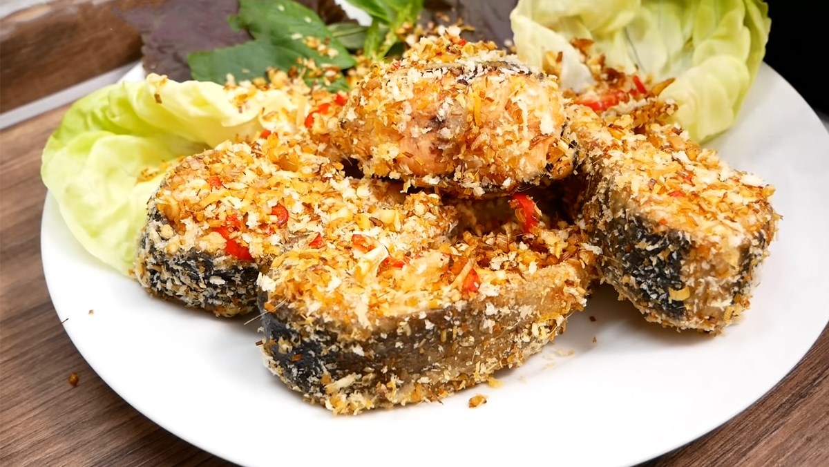 Cá tầm rang muối giòn rụm, đậm đà