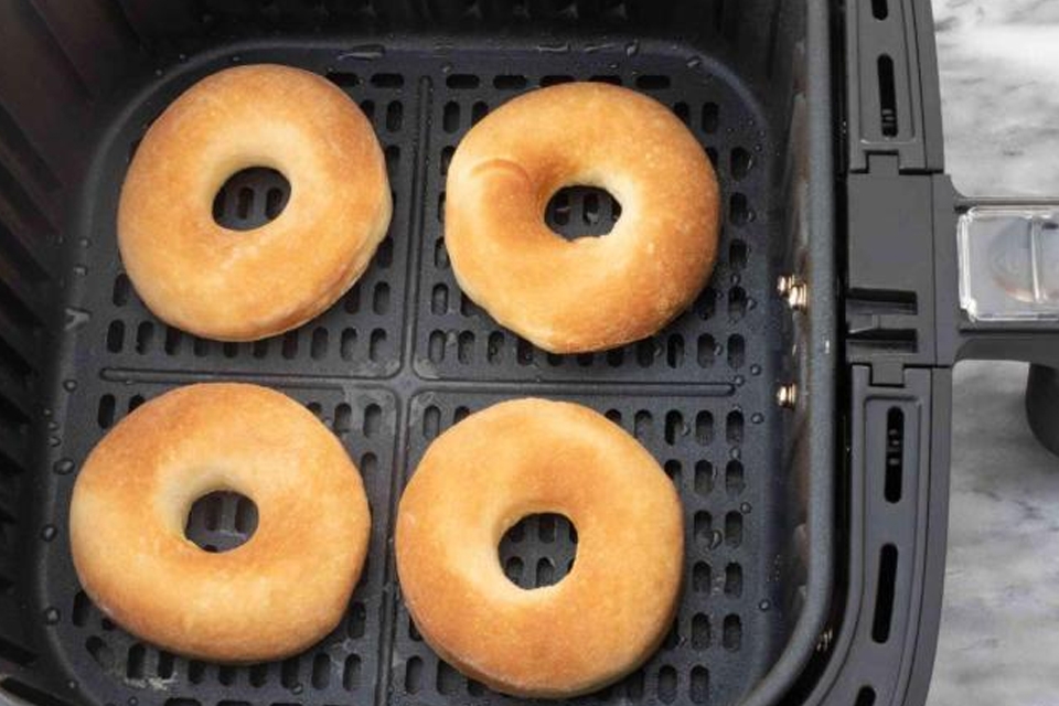 Chiên bánh Donut bằng nồi chiên không dầu