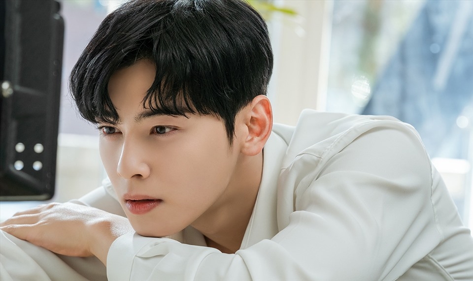 Cần phải uốn xoăn nhẹ khi để side part Hàn Quốc